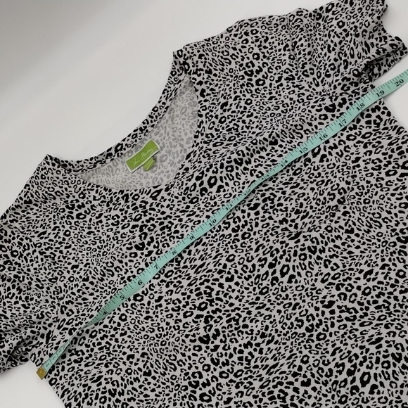 Vera Bradley women's size medium animal print black and white pocket tee - Picture 8 of 10